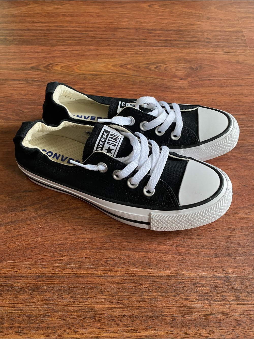 Brand New Converse Womems Low Top Sneakers Slip Ons